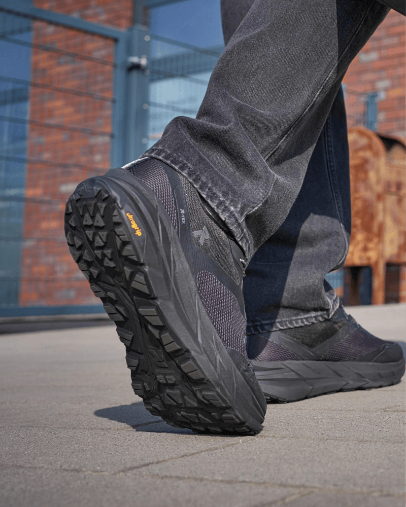 rieker Schuhe in schwarz mit Christoph Kramer