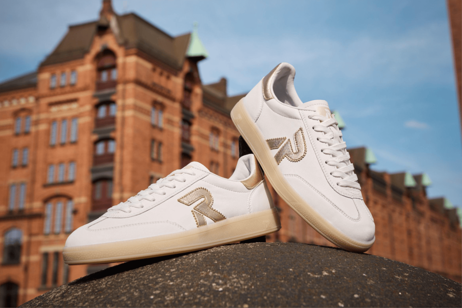 Weiße Sneaker w2200-76 von Rieker.