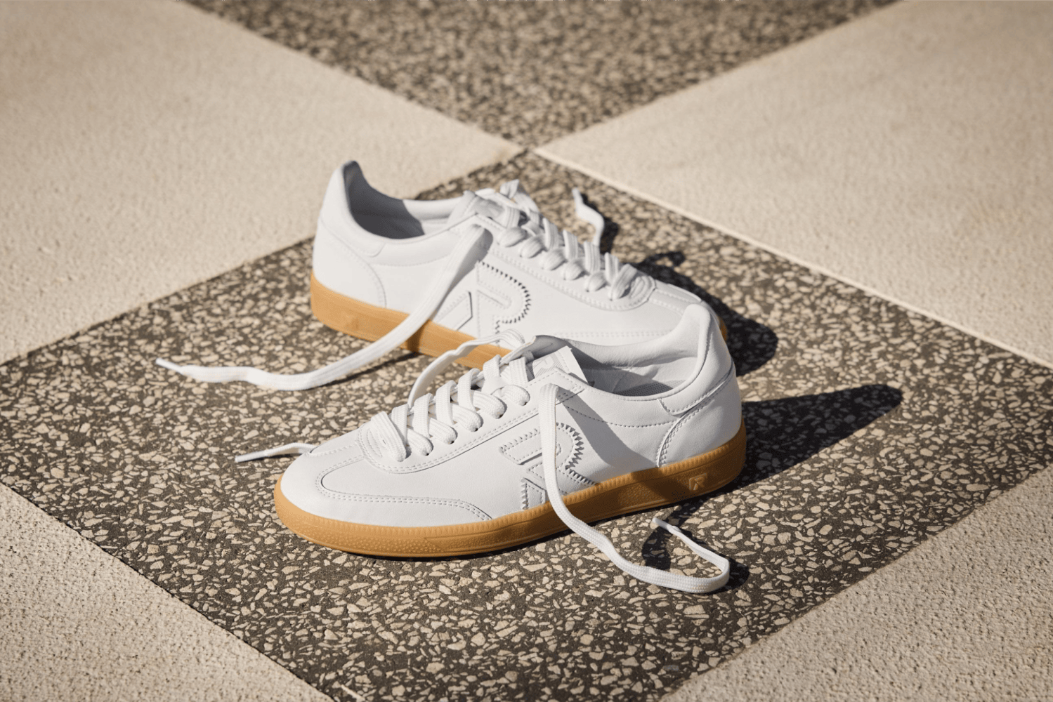 Weiße Sneaker w2200-80.