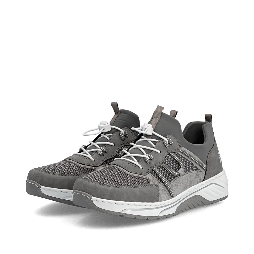 Mocassins Rieker gris pour femme 53153-42 avec bande élastique. Chaussures inclinées sur le côté.