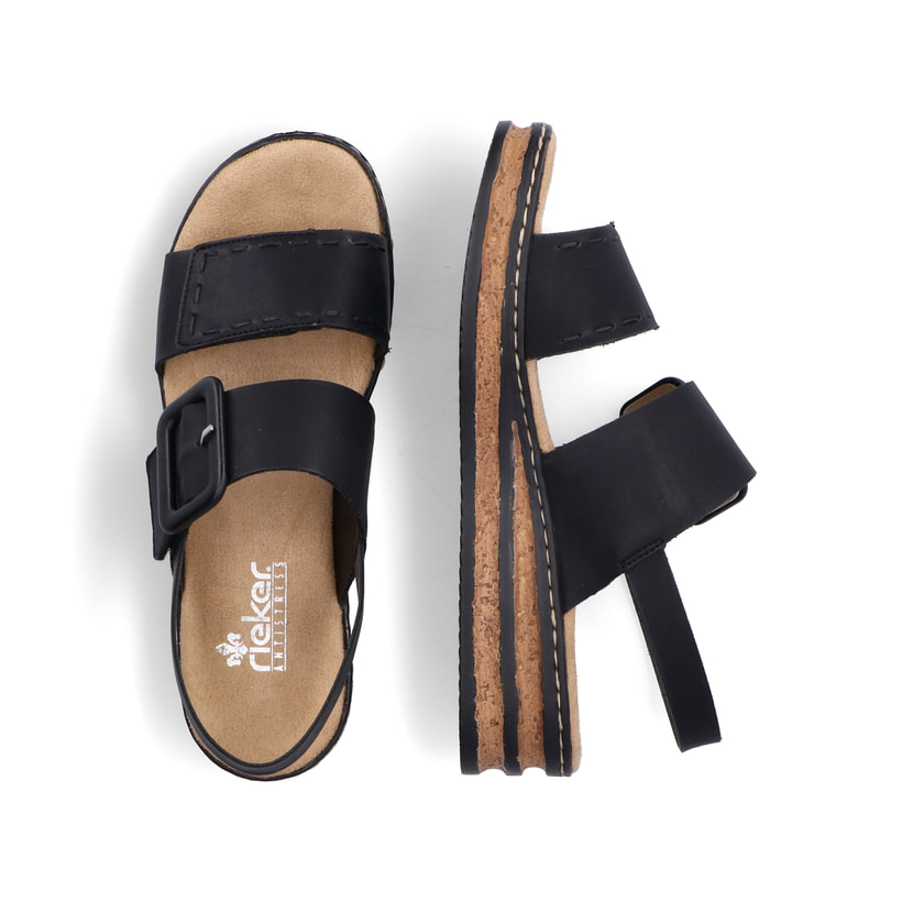 Schwarze Rieker Keilsandaletten 62950-00 mit trendigen Schnalle. Schuh von oben, liegend.