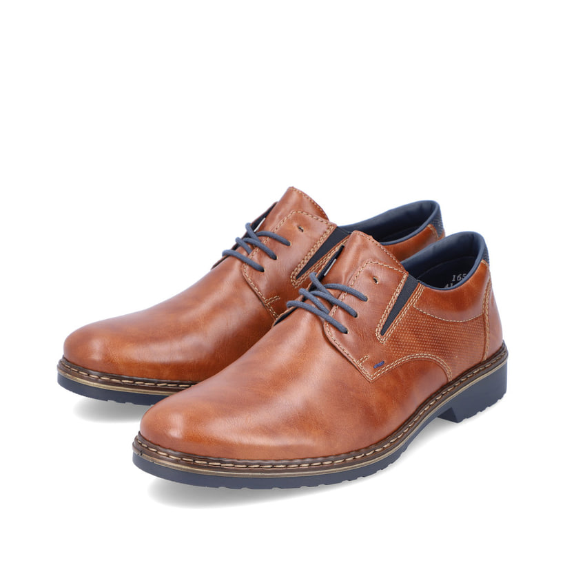 Braune Rieker Herren Schnürschuhe 16505-24 mit Elastikeinsatz sowie Extraweite H. Schuhpaar seitlich schräg.