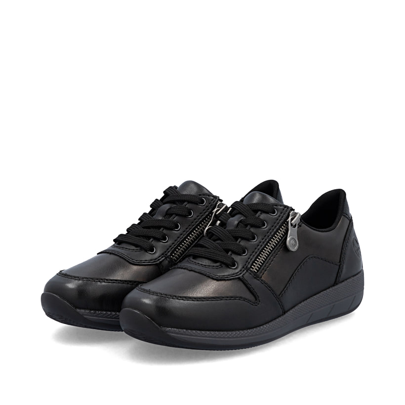 Schwarz-dunkelbraune Rieker Damen Sneaker Low N1100-25 aus Glattleder. Schuhpaar seitlich schräg.