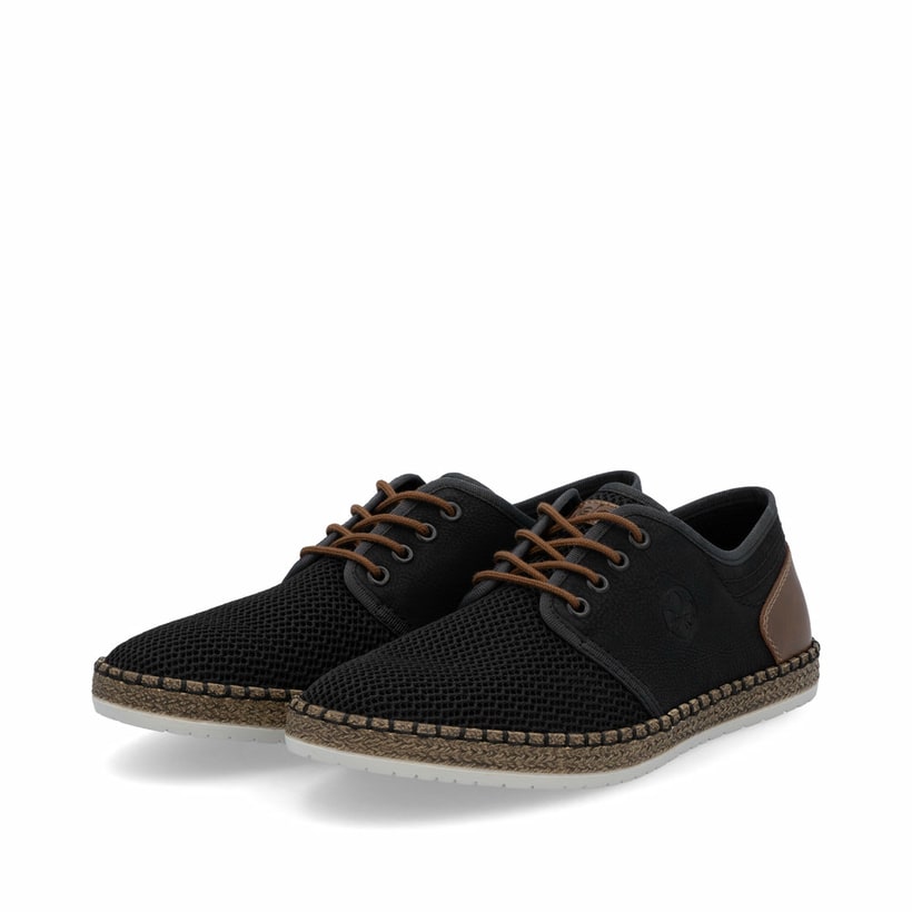Schwarze Rieker Herren Schnürschuhe B5249-00 mit der Komfortweite G 1/2. Schuhpaar seitlich schräg.