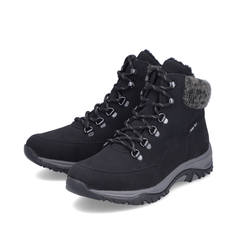Schwarze Rieker Damen Schnürstiefel M9610-00 mit wasserabweisender TEX-Membran. Schuhpaar seitlich schräg.