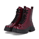 Kirschfarbene Rieker Damen Schnürstiefel W1870-35 aus Lackleder. Schuhpaar seitlich schräg.