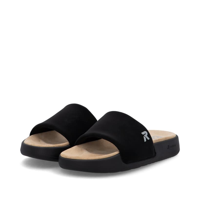 Mules Rieker noires femme W3250-00 avec semelle ultra légère et flexible. Chaussures inclinées sur le côté.