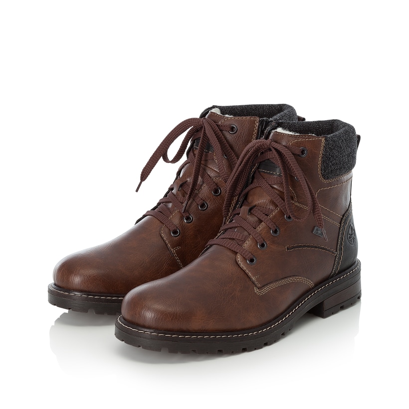 Braune Rieker Herren Schnürstiefel 32031-25 mit wasserabweisender TEX-Membran. Schuhpaar seitlich schräg.