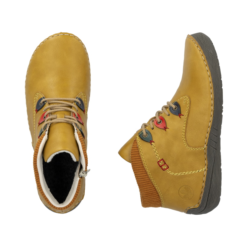 Ockerfarbene Rieker Damen Kurzstiefel 52544-68 mit farbenfrohen Details. Schuh von oben, liegend.