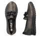 Braune Rieker Damen Loafer 49051-25 aus Glattleder mit Deko-Kette sowie Gummizug. Schuh von oben, liegend.
