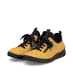 
Sonnengelbe Rieker Damen Slipper 55073-68 mit einer schockabsorbierenden Sohle. Schuhpaar schräg.