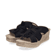Schwarze Rieker Damen Pantoletten 68789-00 mit dekorativer Schleife. Schuhpaar seitlich schräg.