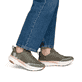 Grüne Rieker Sport Damen Sneaker Low W4501-54. Schuh am Fuß.