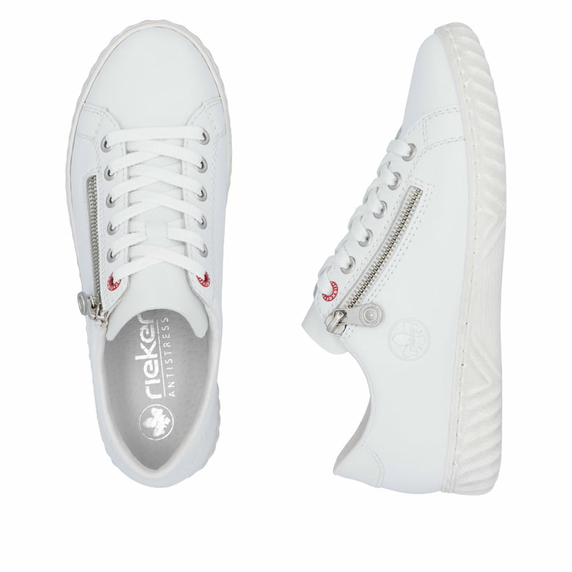 Baskets basses Rieker blanches pour femme N0900-81 en cuir lisse. Chaussure vue de dessus, couchée.