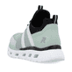 Grüne vegane Rieker Damen Sneaker Low M6061-52 mit einem Gummizug. Schuh von hinten.