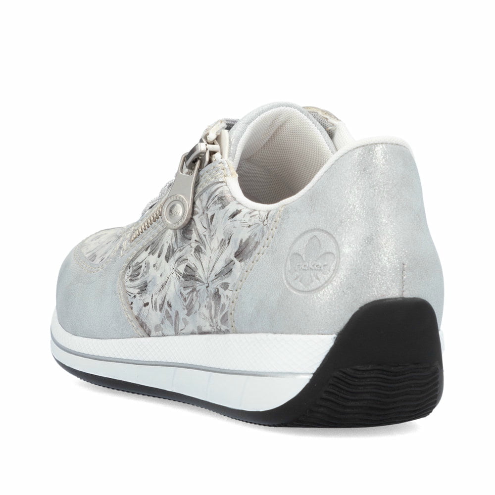 Baskets basses Rieker blanches pour femme N1112-80 avec motif floral. Chaussure vue de l'arrière.