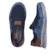 Azurblaue Rieker Herren Slipper 14852-14 mit Elastikeinsatz sowie geprägtem Logo. Schuh von oben, liegend.