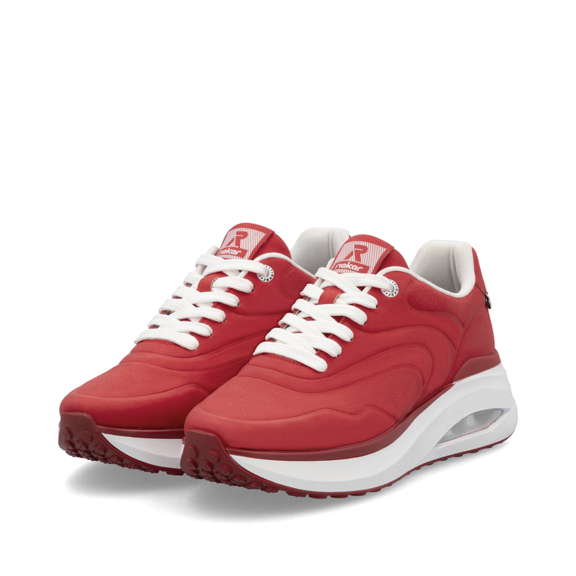 Rote vegane Rieker Damen Sneaker Low W2700-33 mit einer Schnürung. Schuhpaar seitlich schräg.