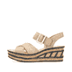 Beige Rieker Keilsandaletten 68163-62 mit trendigen Schnalle. Schuh Außenseite.