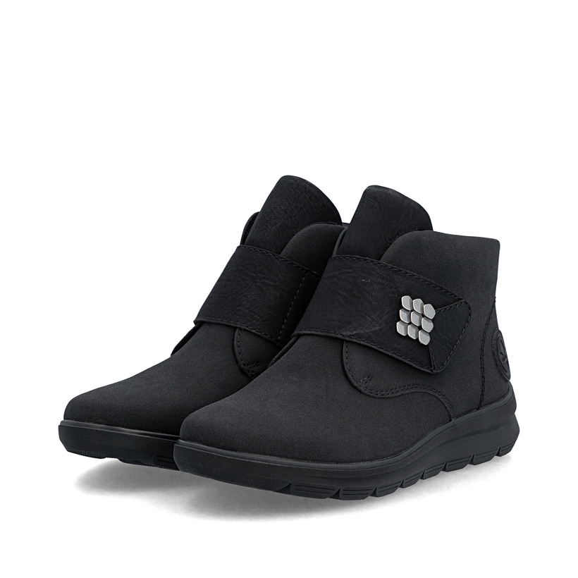 Bottines Rieker noires pour femmes Z0064-00 avec éléments décoratifs. Chaussures inclinées sur le côté.