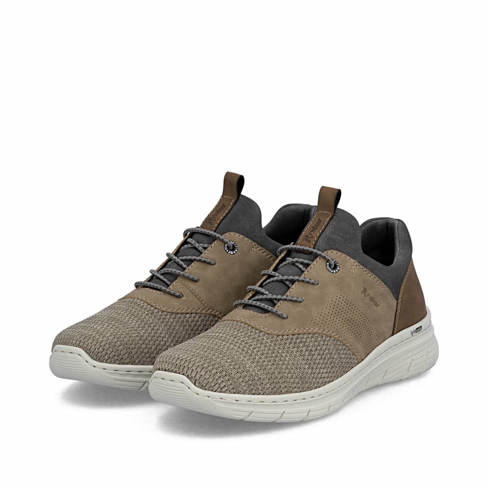 Mocassins Rieker beiges pour homme 13150-64 avec bande élastique. Chaussures inclinées sur le côté.