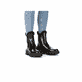 Schwarze Rieker Damen Chelsea Boots Y3350-00 mit einem Reißverschluss. Schuh am Fuß.