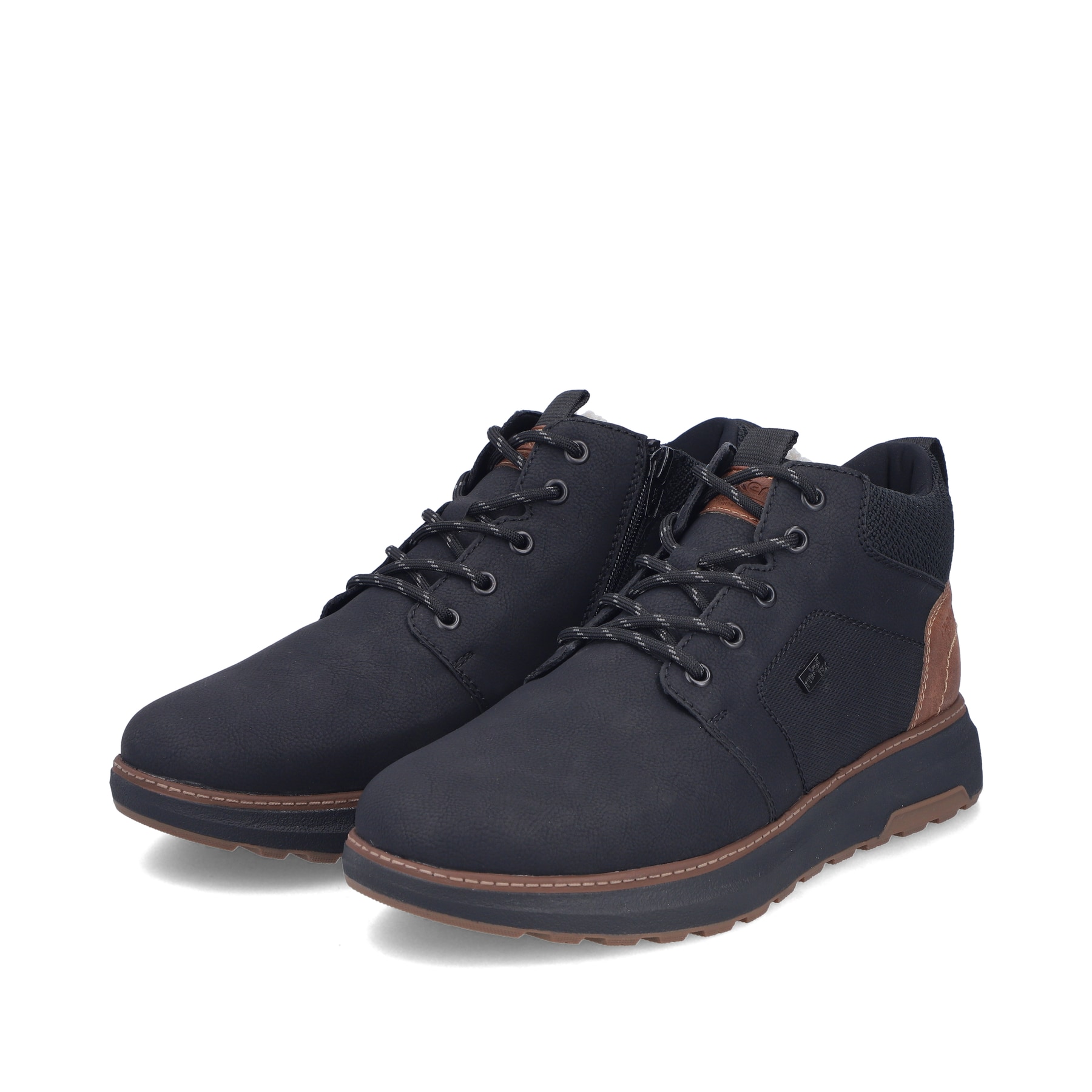 Schwarze Rieker Herren Sneaker High B5530-00 mit wasserabweisender TEX-Membran. Schuhpaar seitlich schräg.