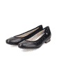 Schwarze Rieker Ballerinas 51994-01 mit einer extra weichen Decksohle. Schuhpaar seitlich schräg.