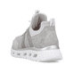 Graue Rieker Damen Sneaker Low M6061-40 mit einem Gummizug sowie Komfortweite G. Schuh von hinten.