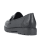Schwarze Rieker Damen Loafer 45561-01 mit Deko-Kette sowie einem Gummizug. Schuh von hinten.