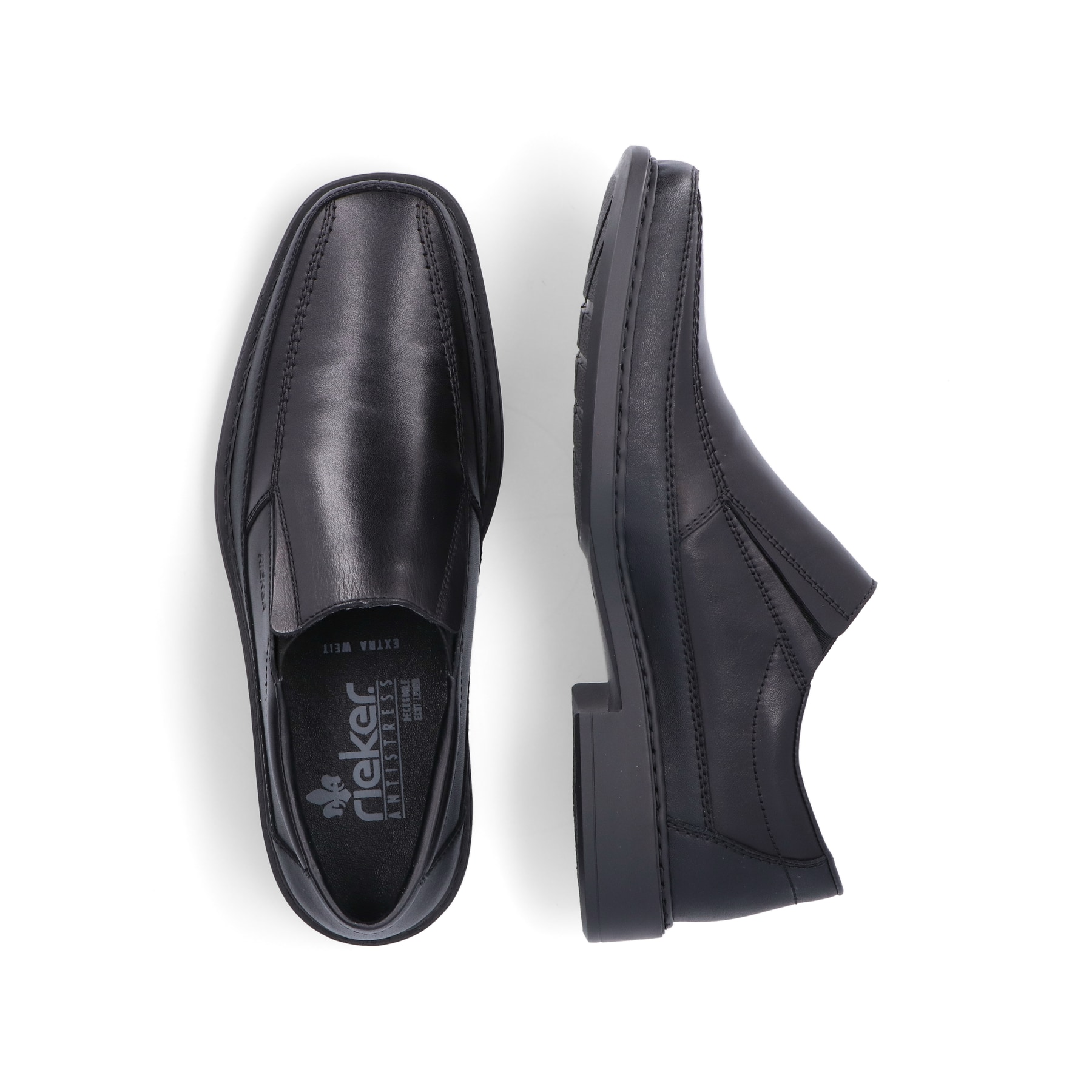 Schwarze Rieker Herren Slipper B0873-00 mit Elastikeinsatz sowie Extraweite H. Schuh Außenseite gespiegelt.