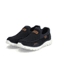 Blaue Rieker Herren Slipper B6651-14 mit flexibler und ultra leichter Sohle. Schuhpaar seitlich schräg.