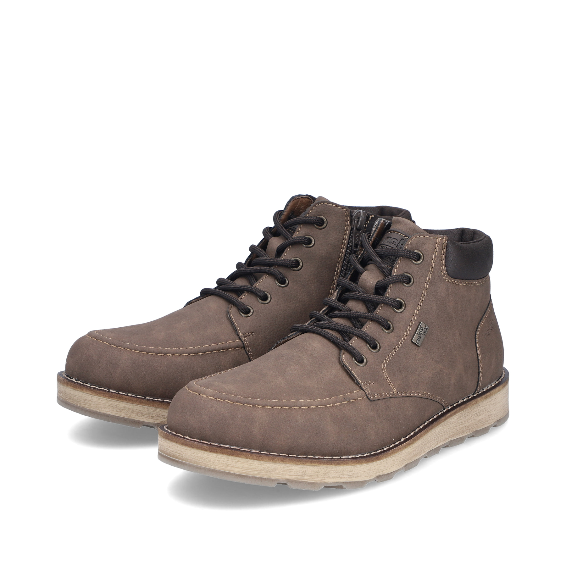 Braune Rieker Herren Schnürstiefel 30018-25 mit wasserabweisender TEX-Membran. Schuhpaar seitlich schräg.
