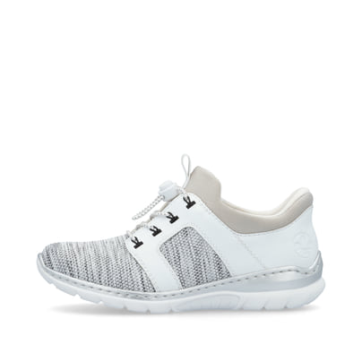Graue Rieker Damen Slipper L32G4-40 mit Ready2GO Slip-in Funktion sowie Gummizug. Schuh Außenseite.
