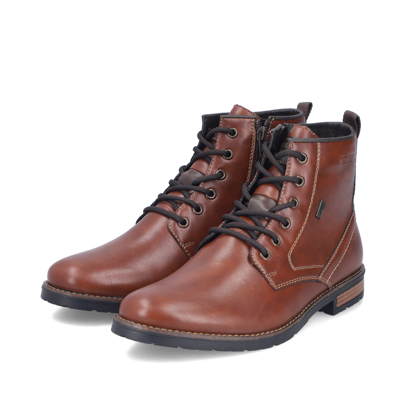 Braune Rieker Herren Schnürstiefel 14631-25 mit wasserabweisender TEX-Membran. Schuhpaar seitlich schräg.