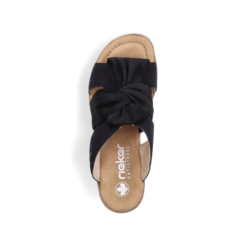 Schwarze Rieker Damen Pantoletten 68789-00 mit dekorativer Schleife. Schuh von oben.