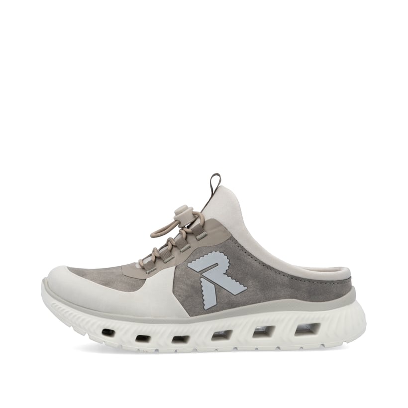 Graue Rieker Damen Clogs M6069-45 mit einem Gummizug sowie einer flexiblen Sohle. Schuh Außenseite.