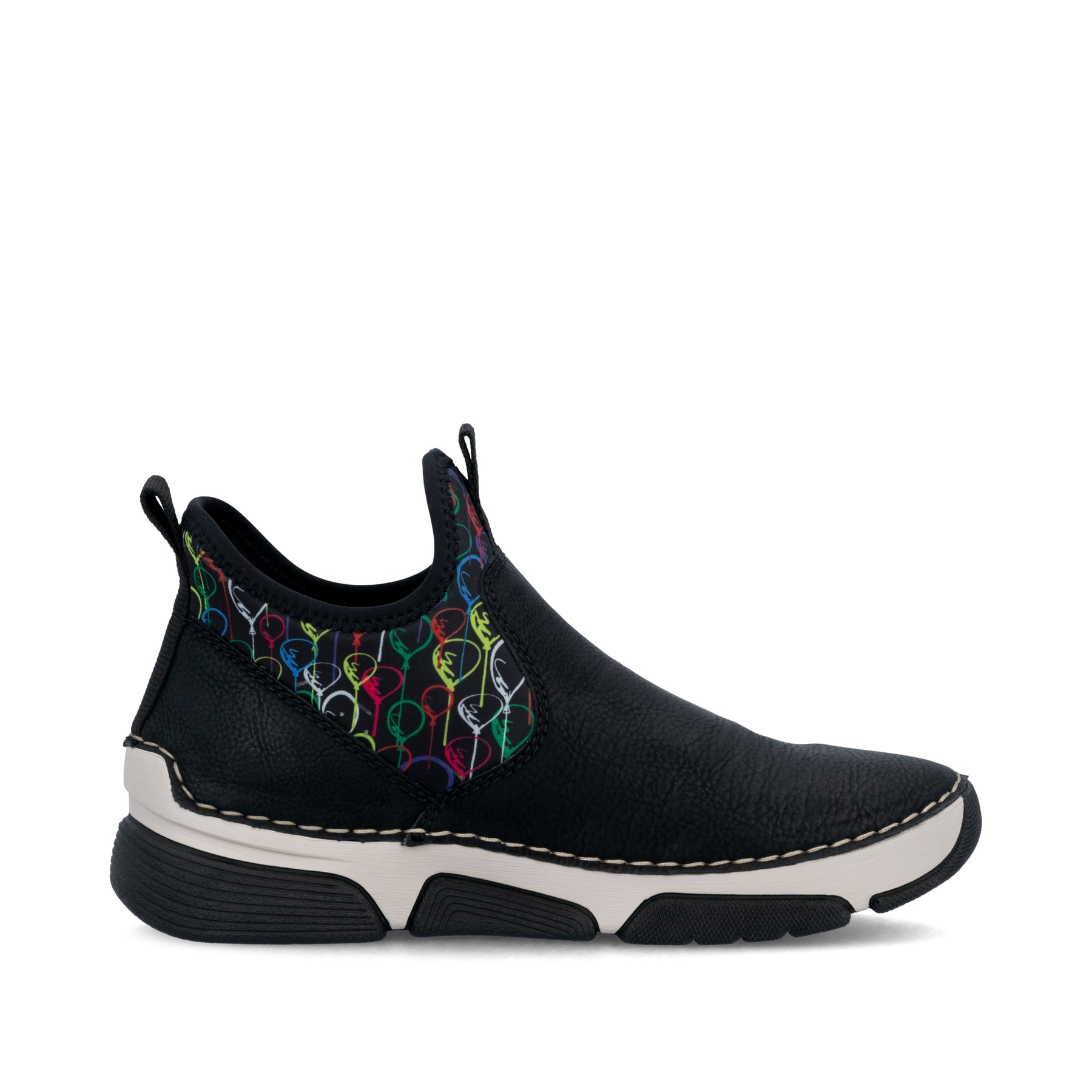 Urbanschwarze Rieker Damen Slipper 45957-00 mit einer schockabsorbierenden Sohle. Schuh von hinten