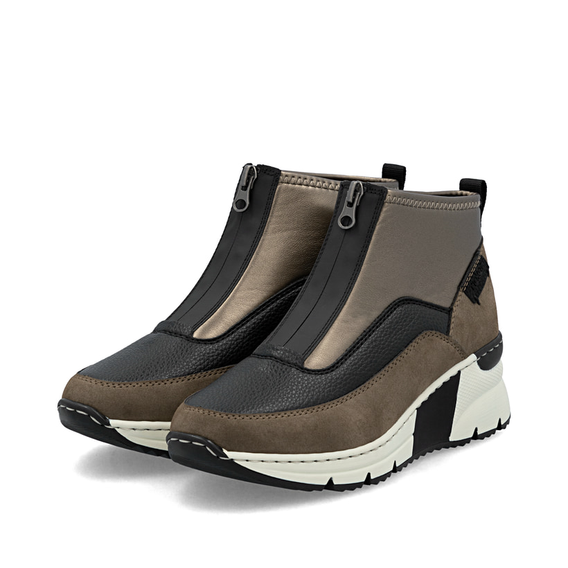Braunschwarze Rieker Damen Sneaker High N6352-25 mit einem Reißverschluss. Schuhpaar seitlich schräg.