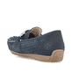 Blaue Rieker Damen Loafer 40253-14 in Löcheroptik sowie schmaler Passform E 1/2. Schuh von hinten.