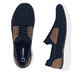 Blaue Rieker Herren Slipper B9656-14 mit einem Gummizug sowie Komfortweite G 1/2. Schuh von oben, liegend.