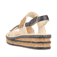 Schieferblaue Rieker Keilsandaletten 62967-14 mit einem Klettverschluss. Schuh von hinten.