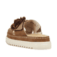 Braune Rieker Damen Pantoletten 61579-24 mit dekorativer Blume. Schuh von hinten.