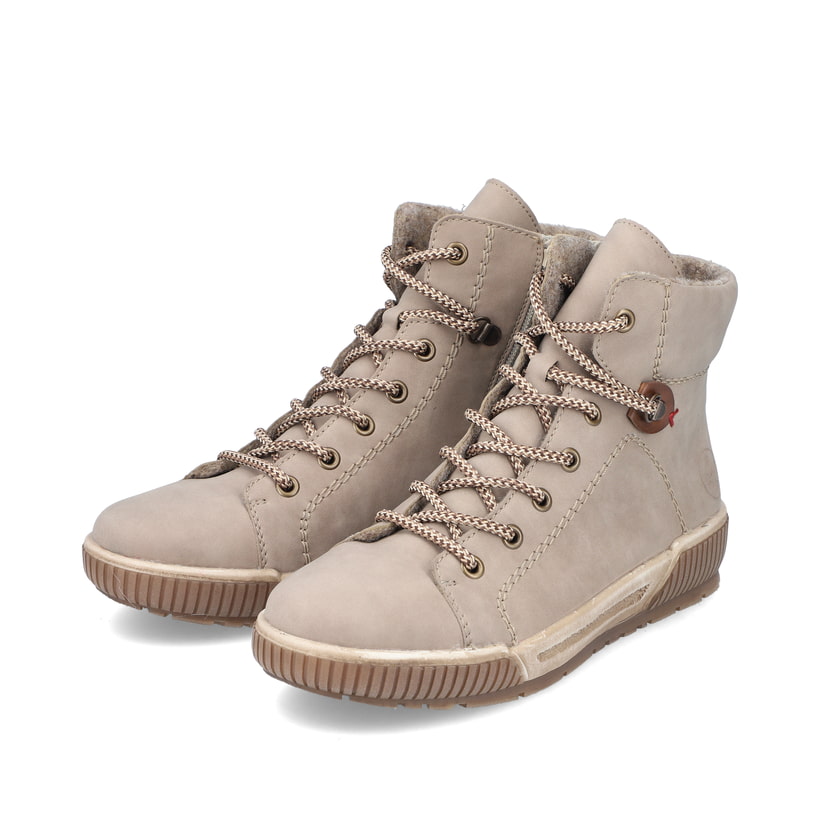 Cremebeige Rieker Damen Schnürstiefel N0730-64 mit einer robusten Profilsohle. Schuhpaar schräg.