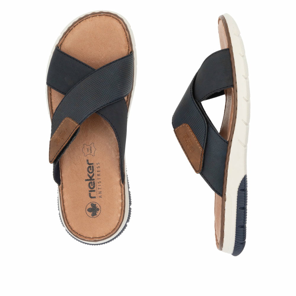 Blaue Rieker Herren Pantoletten 25283-14 mit einem Klettverschluss. Schuh von oben, liegend.