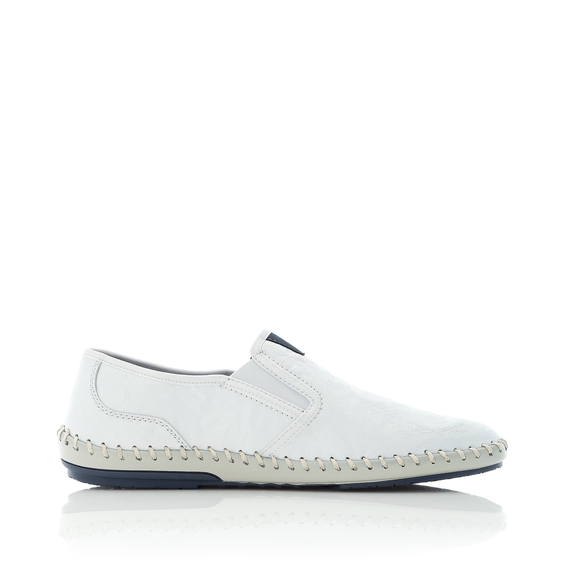 Weiße Rieker Herren Slipper B4551-81 mit einem Gummizug sowie Komfortweite G 1/2. Schuh Innenseite.