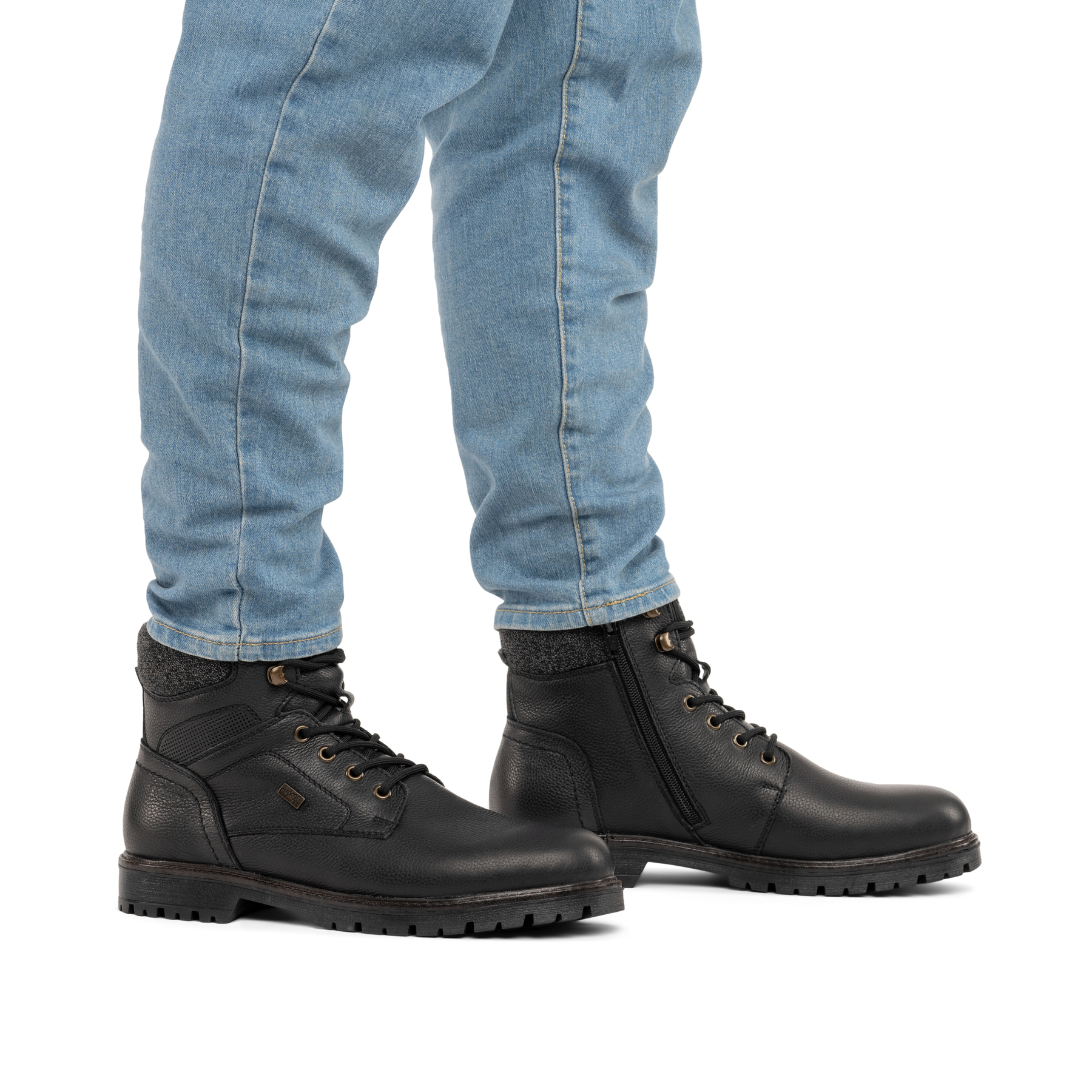 Schwarze Rieker Herren Schnürstiefel F3616-00 aus Glattleder. Schuh am Fuß.