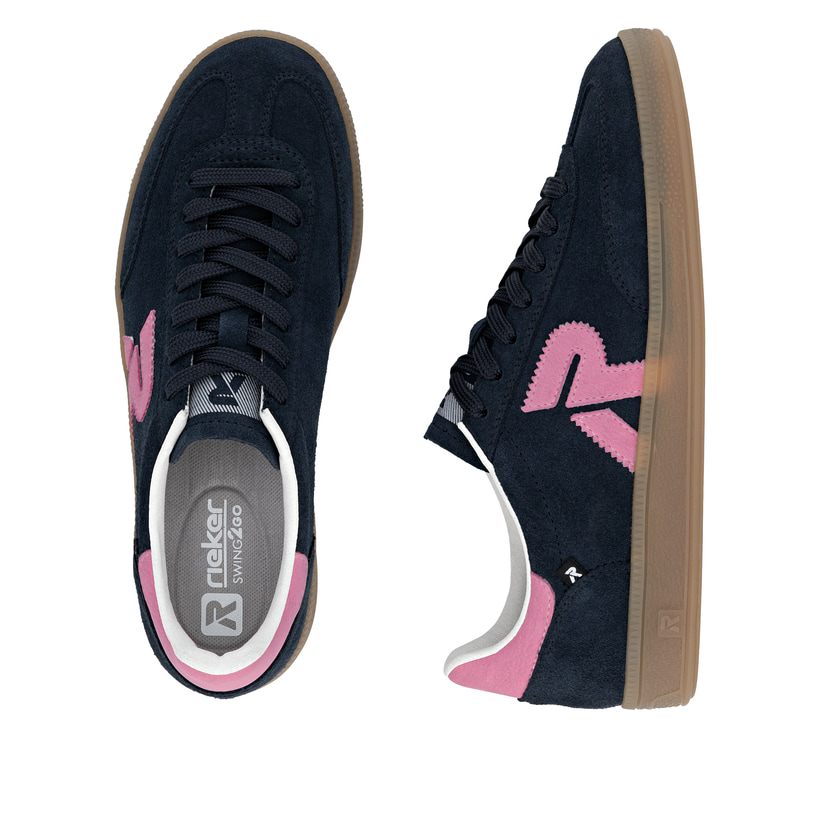 Blaue Rieker Damen Sneaker Low W2200-15 mit Schnürung sowie abriebfester Sohle. Schuh von oben, liegend.