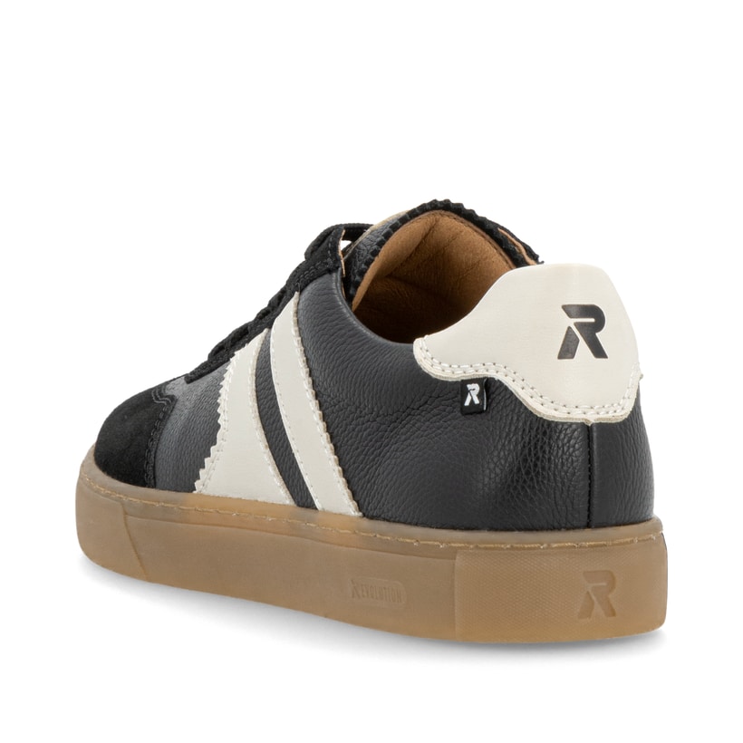 Schwarze Rieker Herren Sneaker Low U0707-00 im Retro-Look mit weißen Streifen an der Seite sowie einer Schnürung. Schuh von hinten.