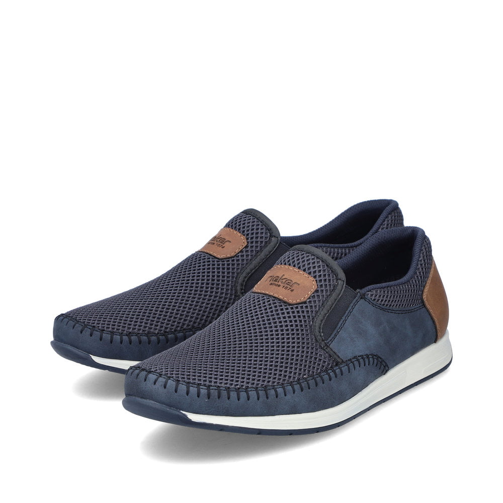 Chaussons Rieker bleus pour homme 11954-14 avec bande élastique. Chaussures inclinées sur le côté.